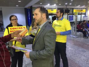 1º Vice do Sintergs em entrevista à rádio Gaúcha durante manifestação no aeroporto Salgado Filho